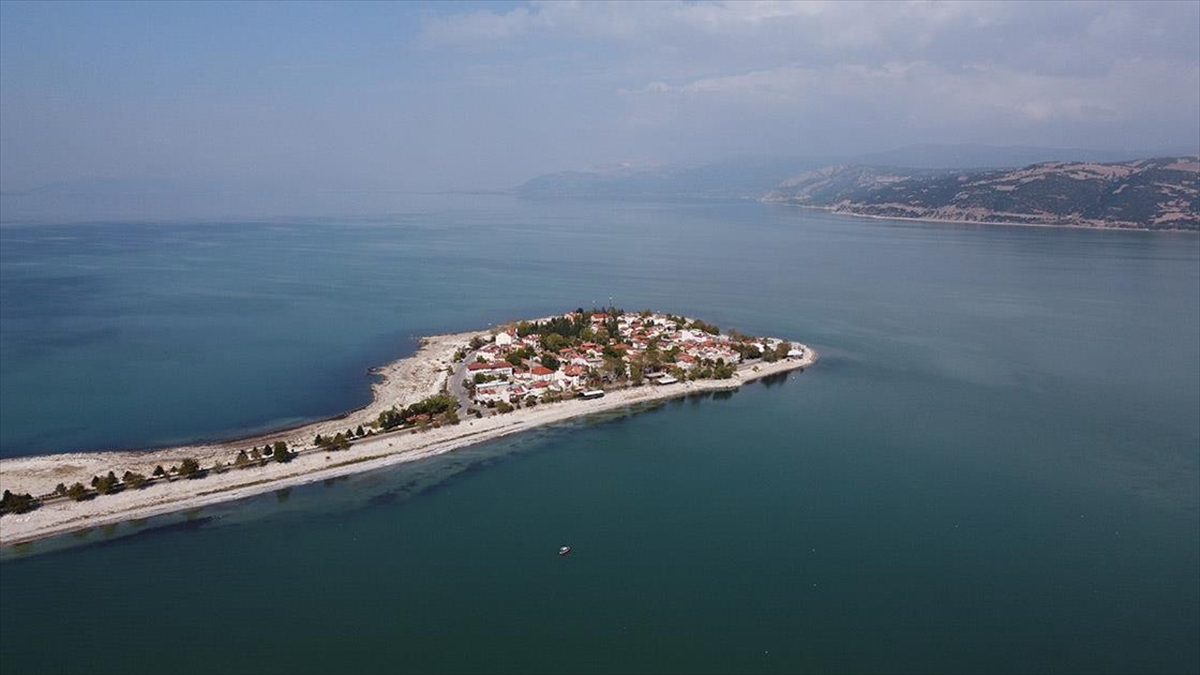 Eğirdir Gölü'nde Su Seviyesi Son 2 Haftada 8 Santimetre Düştü