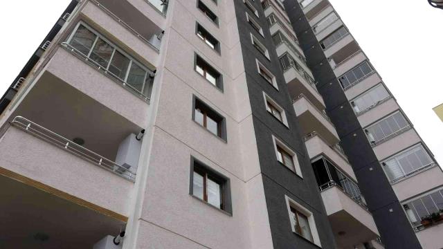 Trabzon'da bir şahıs, boşandığı eşinin evinde eski eşinin erkek arkadaşı tarafından bıçaklandı