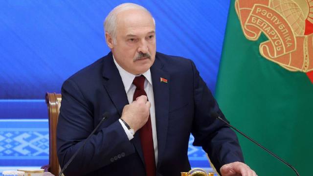 Belarus'da Lukaşenko'nun "zam yasağı" kararına uymayan 30'a yakın işletme sahibi polis tarafından tutuklandı