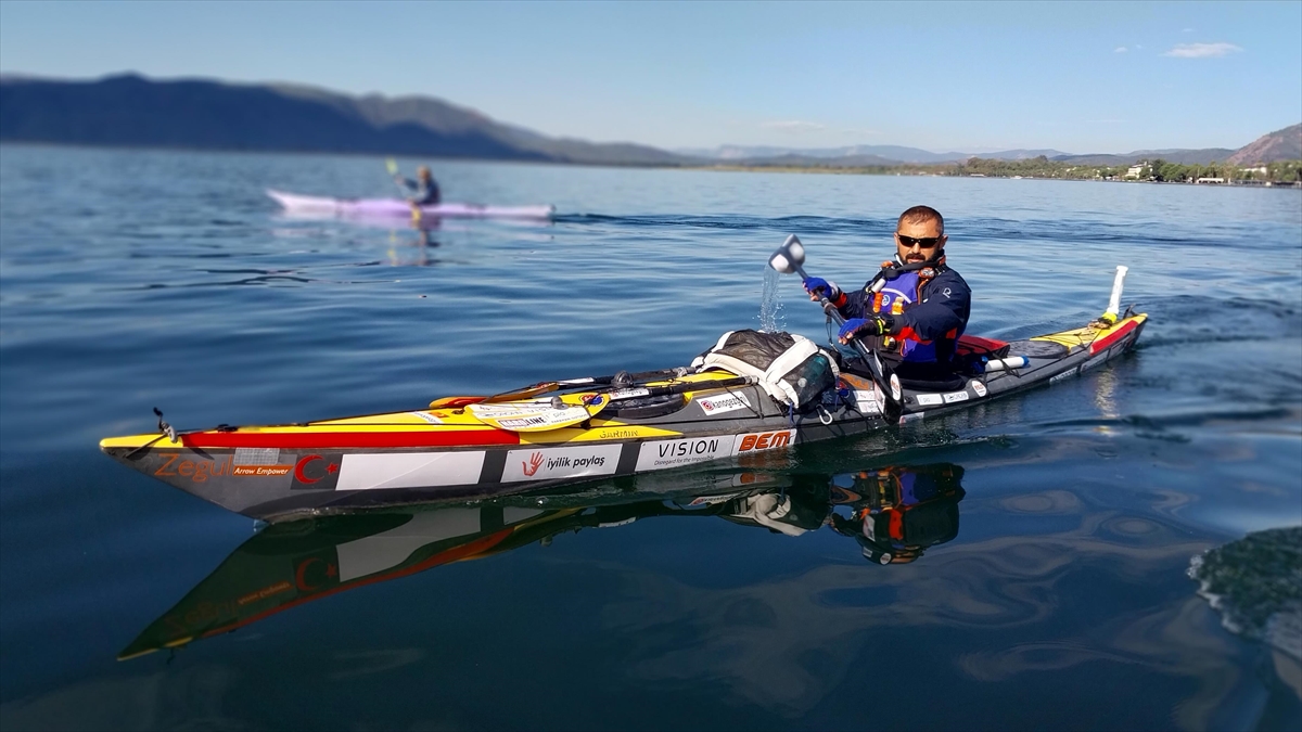 Kız Çocuklarının Eğitimine Dikkati Çekmek İçin 4 Bin Kilometre Kürek Çekti