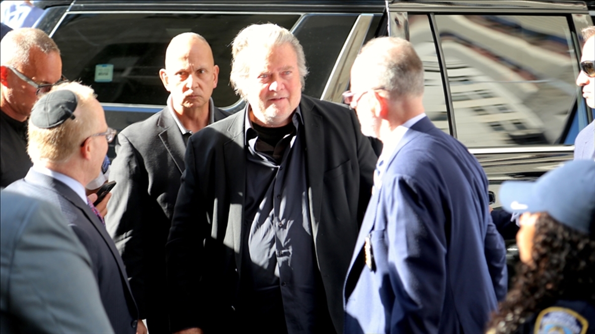 Trump'ın Eski Danışmanı Bannon'a "Kongreyi Tahkir" Davasında 4 Ay Hapis Cezası Verildi