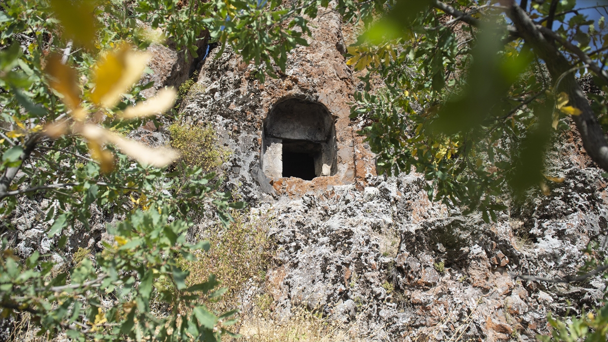 Tunceli'deki Kale Köyü Kalesi Urartu Tarihine Işık Tutuyor