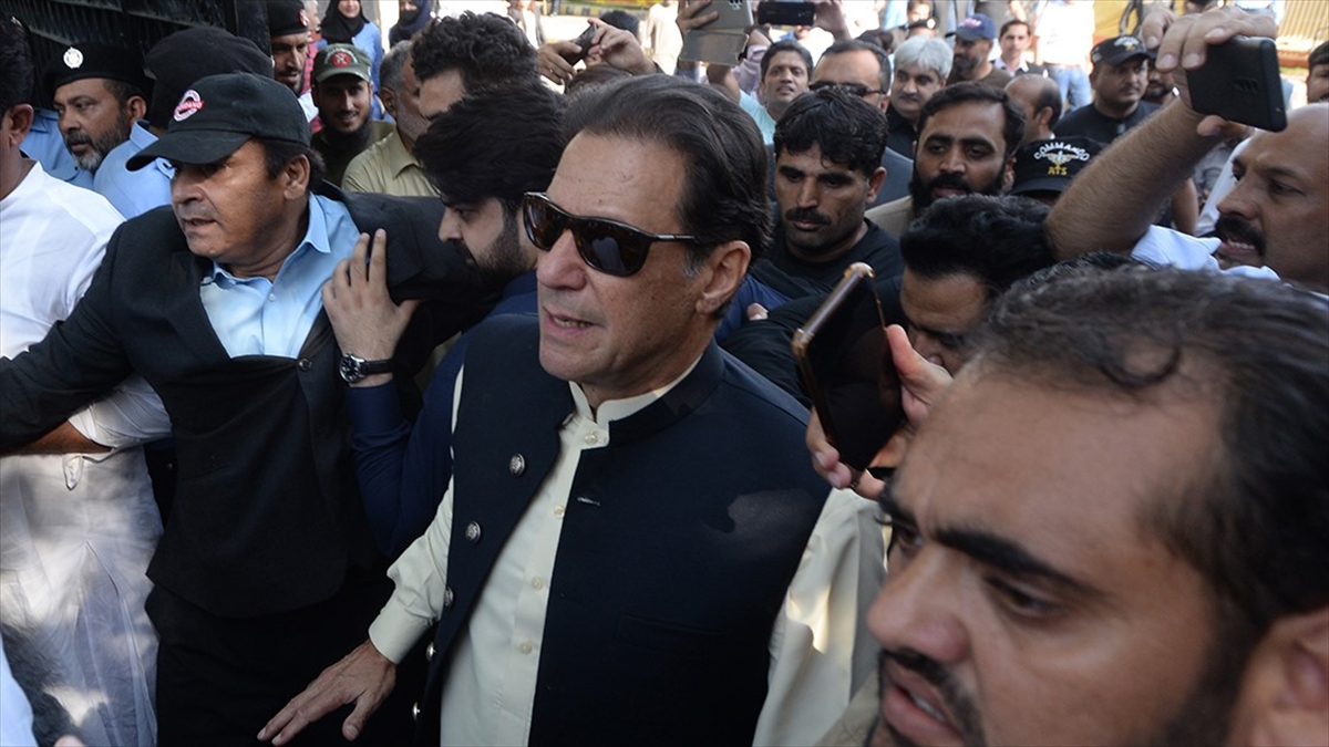 Pakistan'da İmran Han Hakkında Verilen 'Siyasetten Men' Kararını Mahkemeye Taşıdı