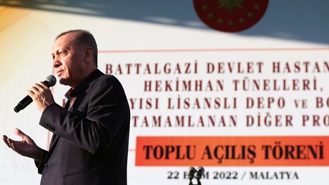 Erdoğan: Eskiden akşam 9'dan sonra dışarı çıkılabiliyor muydu?