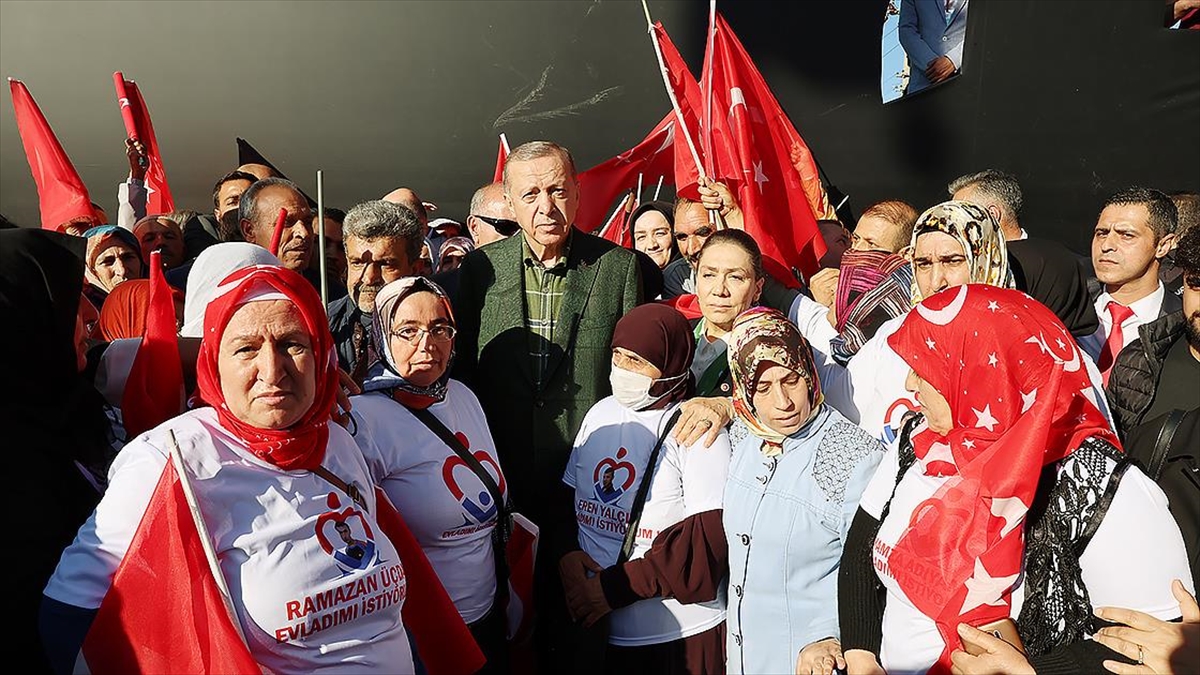 Cumhurbaşkanı Erdoğan, Diyarbakır Anneleriyle Bir Araya Geldi