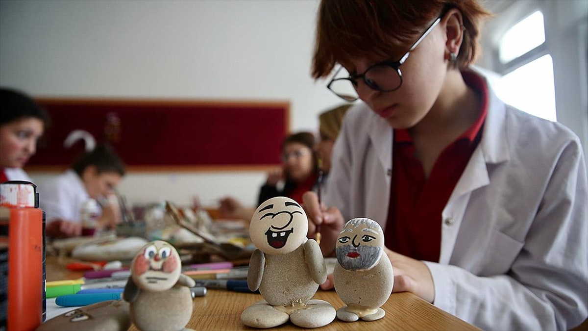 Sahildeki Atık Malzemeler Meslek Liselilerin Elinde Sanata Dönüşüyor