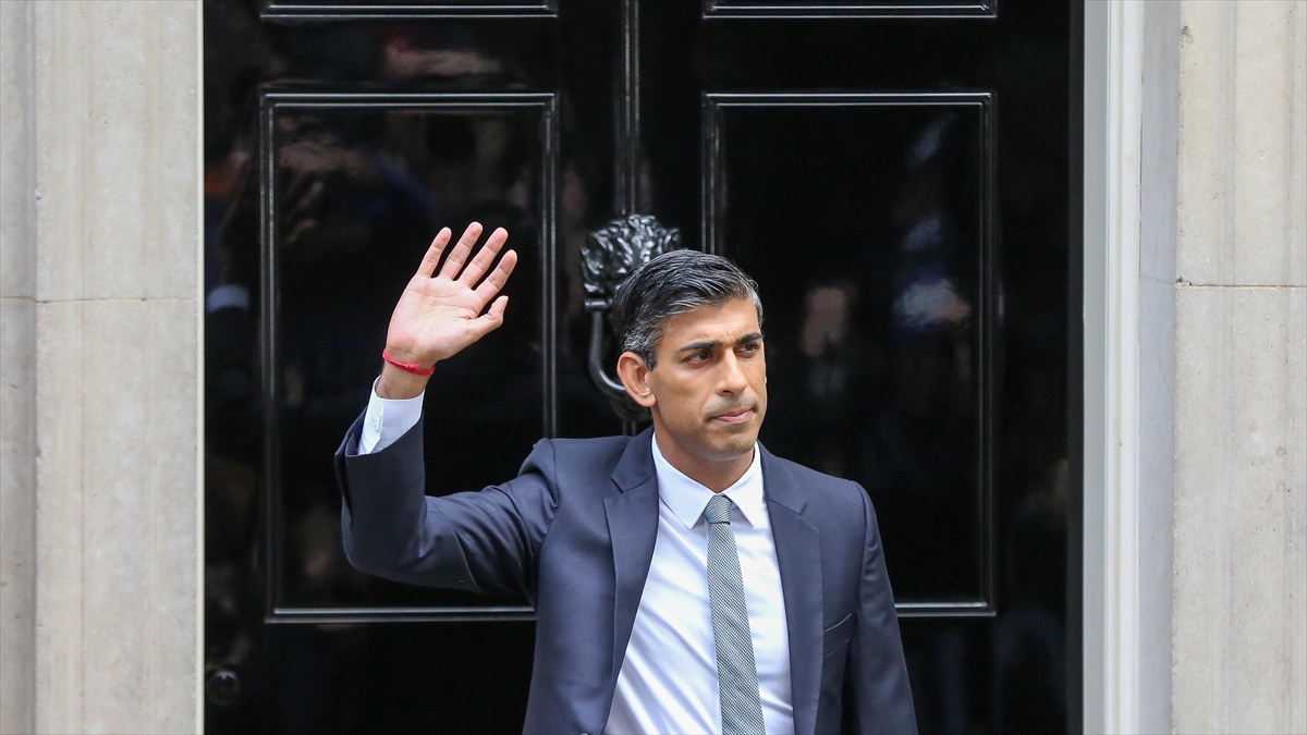 İngiltere'nin Yeni Başbakanının Kökeni Pakistanlı Ve Hintleri Karşı Karşıya Getirdi