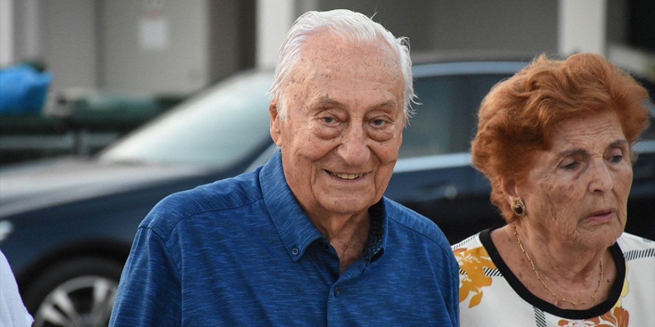 Sunucu Ve Gazeteci Halit Kıvanç 97 Yaşında Vefat Etti