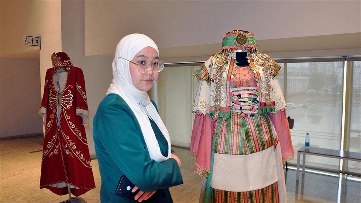 Kırgızistan'da Tarih Müzesi'nde Selçuklu Ve Osmanlı Kıyafetleri Sergilendi