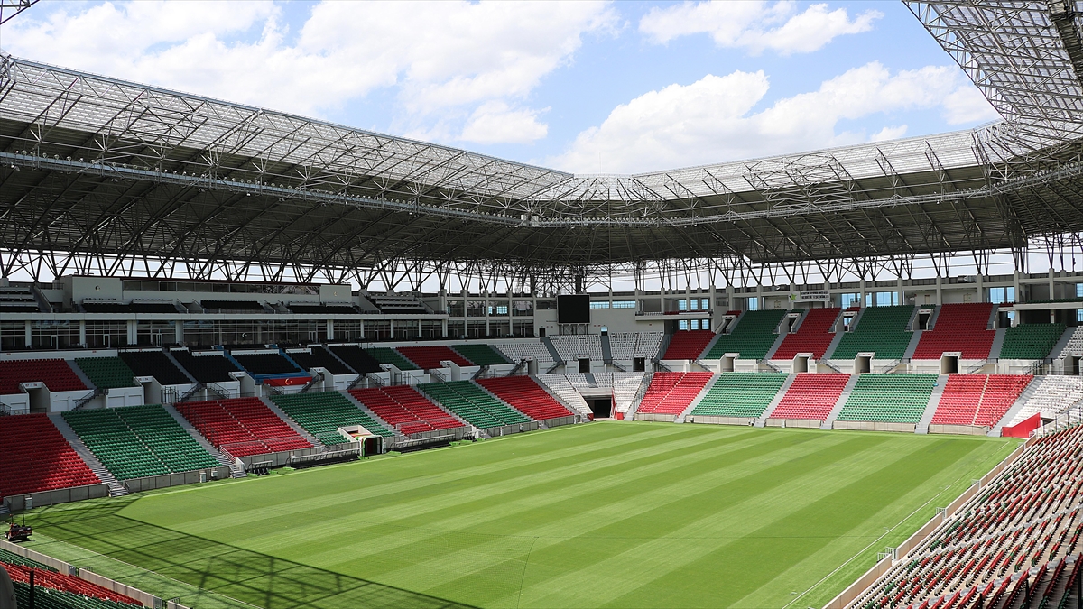 A Milli Futbol Takımı Hazırlık Maçlarını Diyarbakır Ve Gaziantep'te Oynayacak