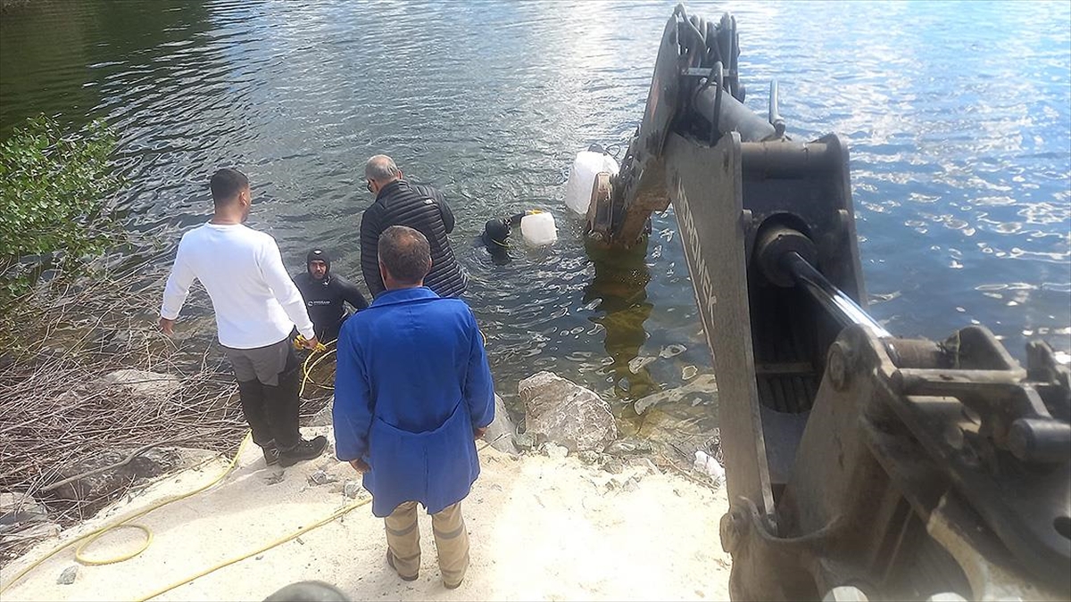 Kastamonu'da Göletin Bozulan Vanalarını Dalgıçlar Değiştirdi