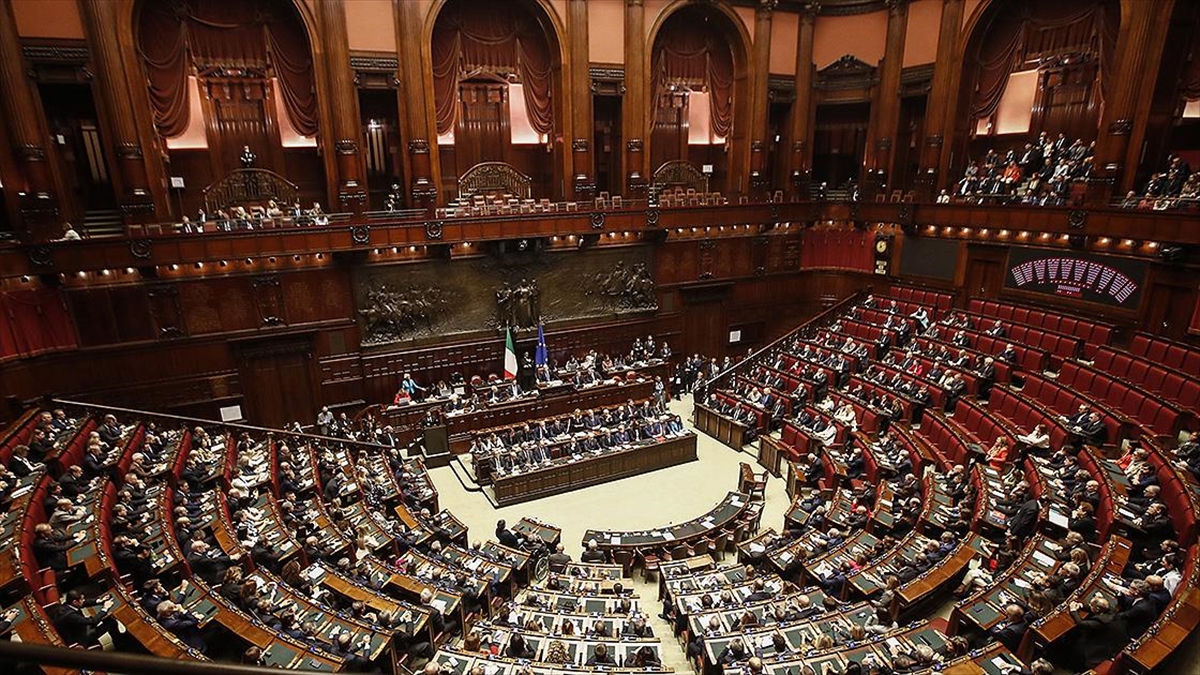 İtalya'da Sağ Hükümetten Düzensiz Göçte "Kapalı Liman" Politikasına Geri Dönüş Sinyali