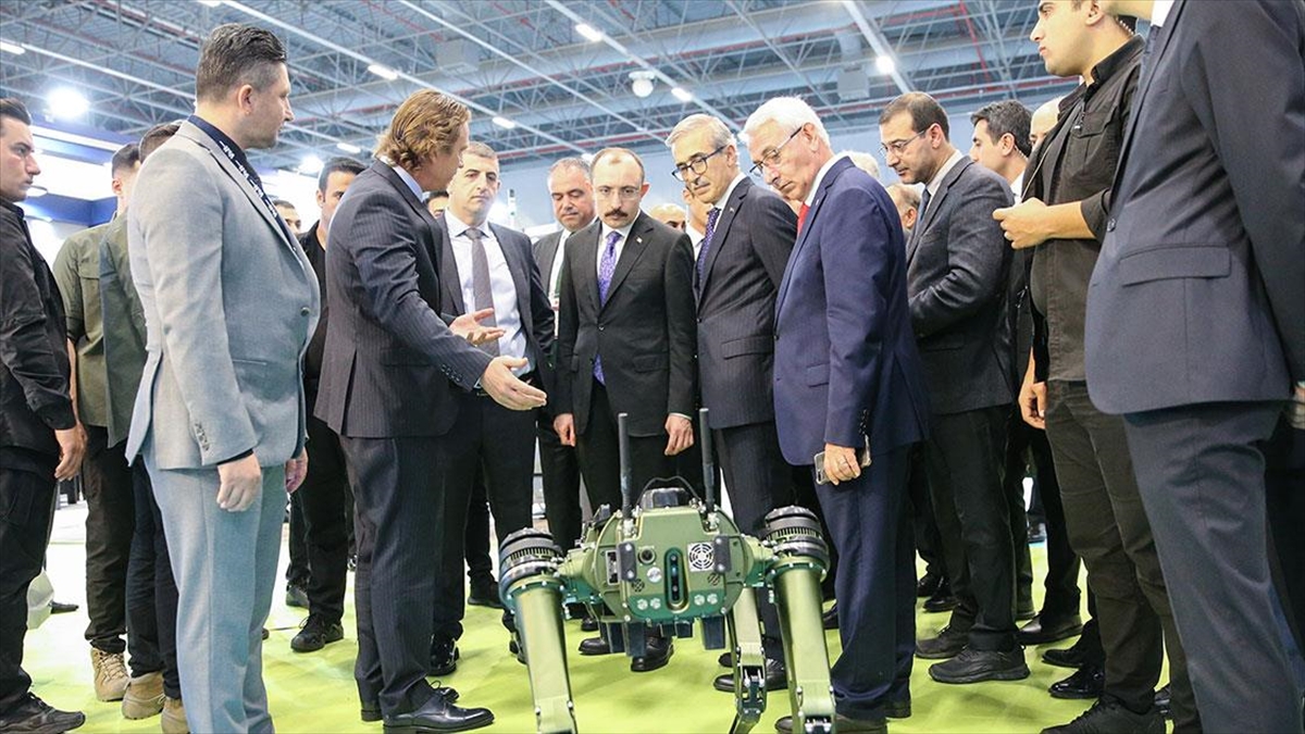 Ticaret Bakanı Muş, Saha Expo'yu Ziyaret Etti