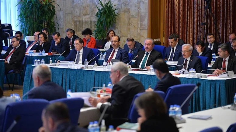 Bu iddiayı AKP’li vekil ortaya attı: Saray’dan para alıp parti kuran kim?