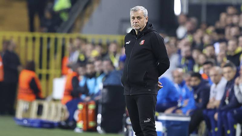 Rennes teknik direktörü Genesio: Burada bir aptal varsa, o benim