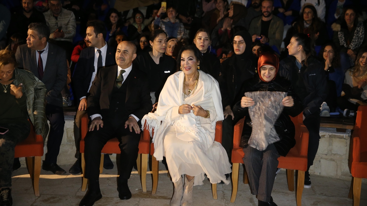 Türkan Şoray, Mardin'de Sevenleriyle Film İzledi