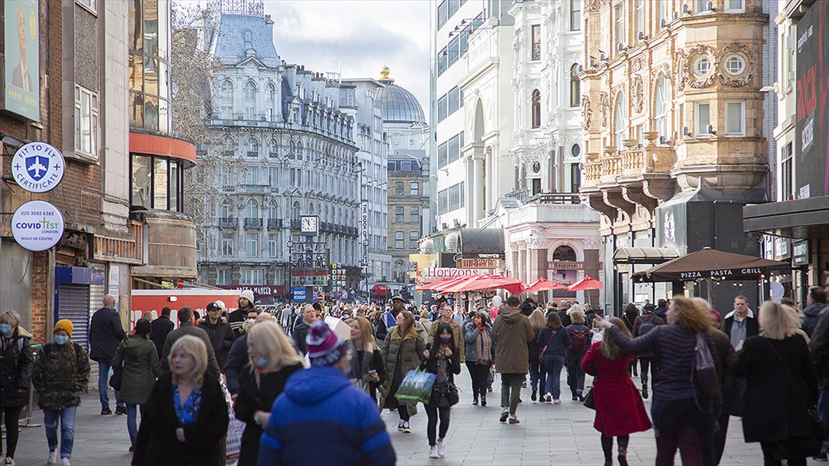 İngiltere'de İki Yeni Kovid-19 Varyantı Tespit Edildi