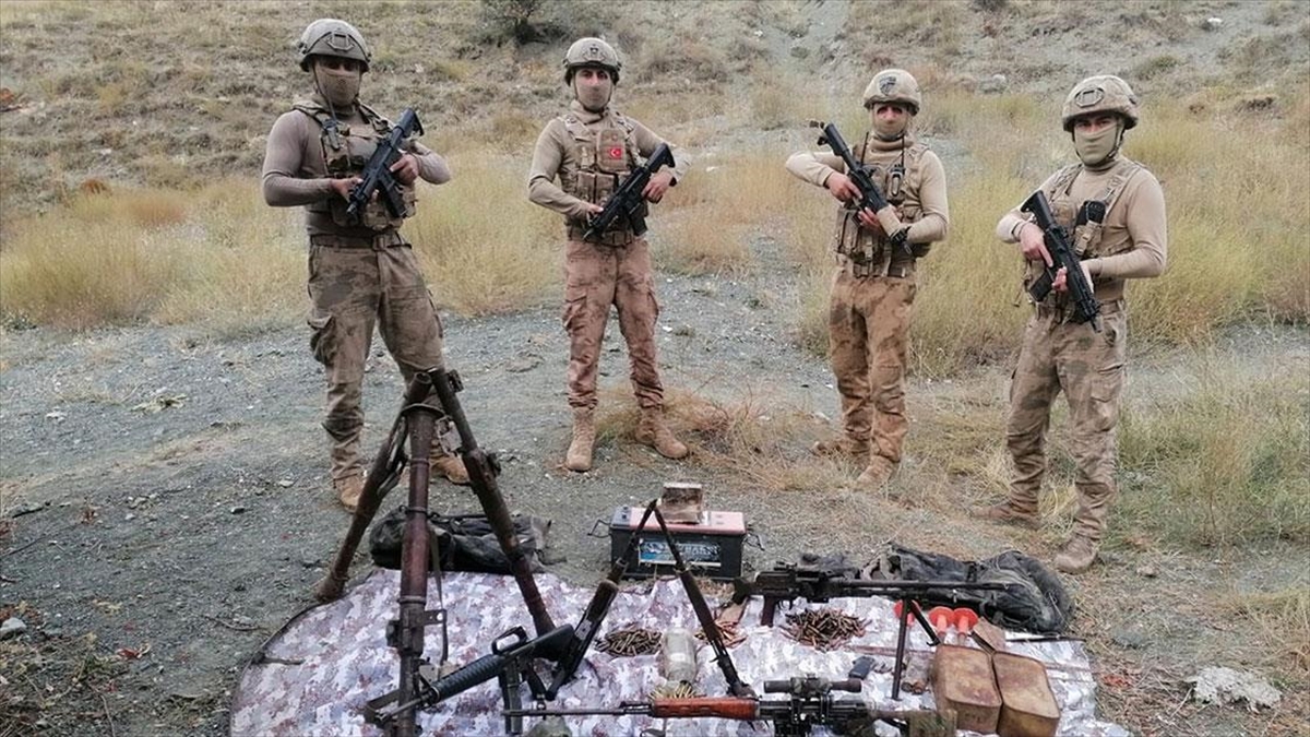 Kars'ta Terör Örgütüne Yönelik Operasyonda 2 Mağara Ve 21 Sığınak İmha Edildi