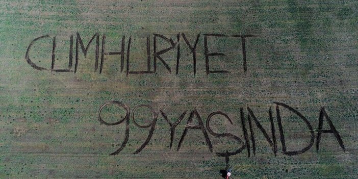 Kırklareli'nde Bir Çiftçi Tarlasına Traktörüyle "cumhuriyet 99 Yaşında" Yazdı