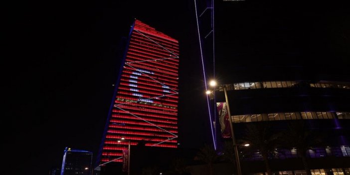 Katar'daki Sembol Binalar Cumhuriyet Bayramı Münasebetiyle Türk Bayrağıyla Aydınlatıldı