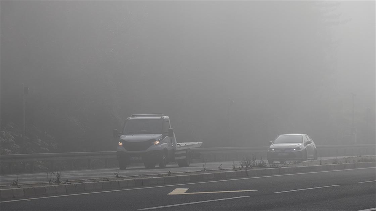 Bolu Dağı'nda Sis Nedeniyle Görüş Mesafesi Azaldı