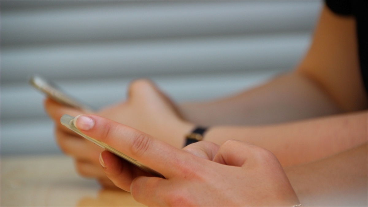 Telefon Bağımlılığı Kardiyovasküler Hastalıkları Erken Yaşlara Çekiyor