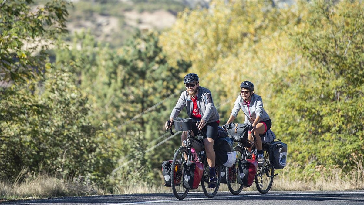 Dünyayı Bisikletle Gezen İki Çevre Bilimci Munzur Vadisi'nde Doğal Yaşamı Araştırdı
