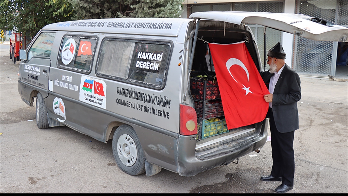 "Elmacı Dede" Denizli'de Yetiştirdiği Elmaları Çobanbey'deki Mehmetçik İçin Getirdi