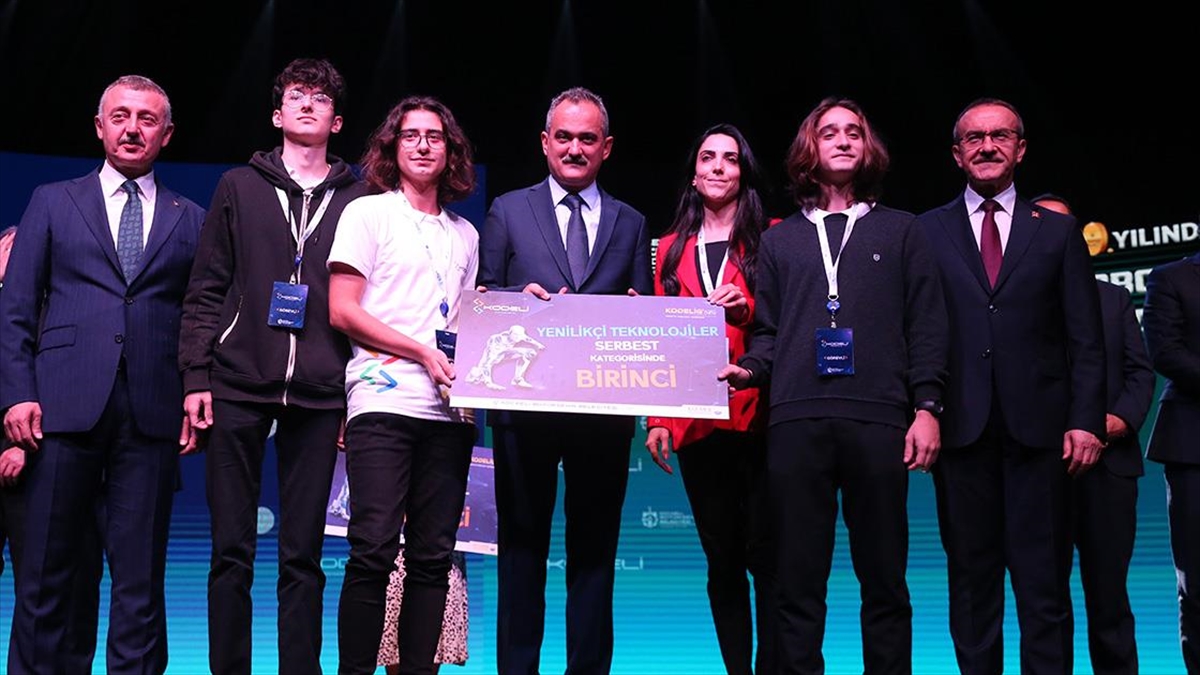 Milli Eğitim Bakanı Özer, Kocaeli'de 99 Robotik Kodlama Atölyesinin Açılışına Katıldı