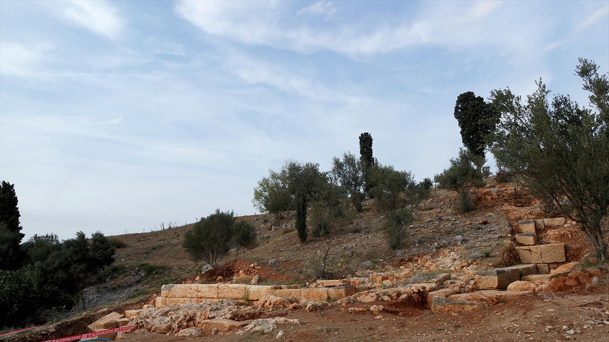 Gölyazı'daki 1900 Yıllık Antik Tiyatro Görünür Hale Geliyor