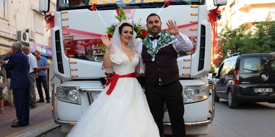 Tırı Gelin Arabası Yaptı
