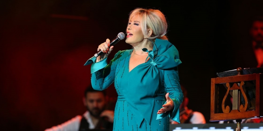 'Başrolde Emel Sayın' Konserleri Başladı