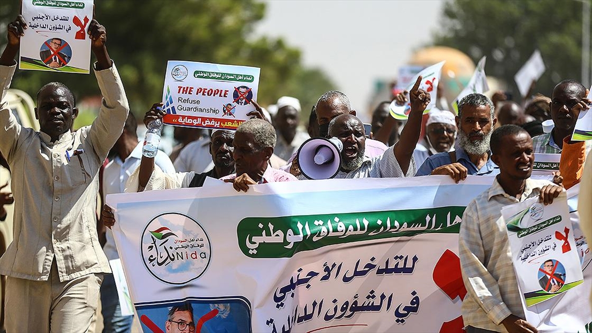 Sudan'da Yüzlerce Kişi "Dış Müdahaleyi" Protesto Etti