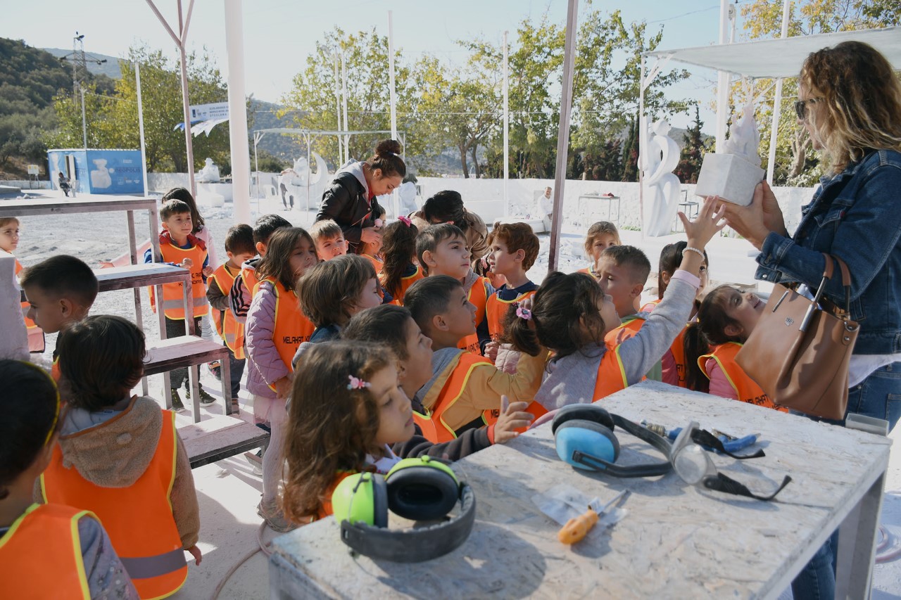 NEOPOLİS, KÜÇÜK HEYKELTIRAŞLARI AĞIRLADI