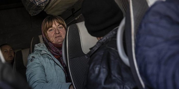 Ukrayna'nın Zaporijya Bölgesinde Rus Kontrolündeki Yerlerden Siviller Ayrılıyor