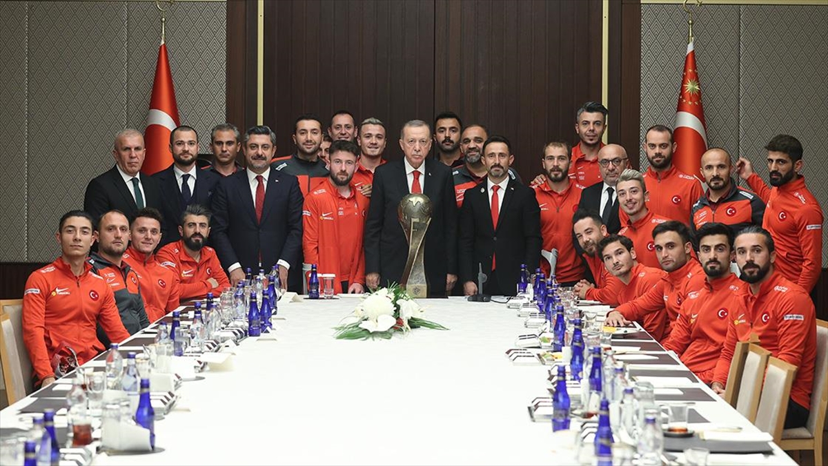 Erdoğan: Türk Futbolunun Daha Da İleriye Gitmesi İçin Gereken Her Türlü Adımı Atacağız