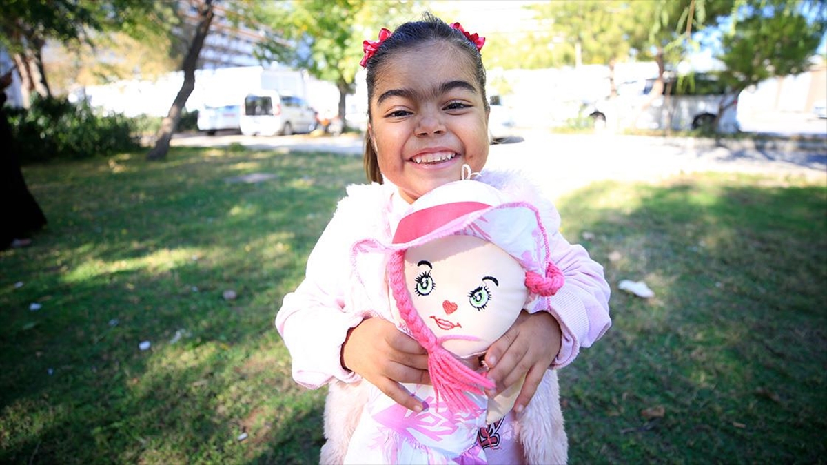 Minik Zeynep Doğum Gününde Annesinin Böbreğiyle Hayata Sarıldı