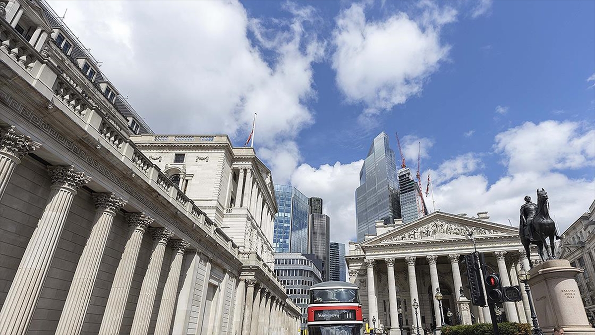 İngiltere Merkez Bankası 33 Yılın En Sert Faiz Artışını Yaptı
