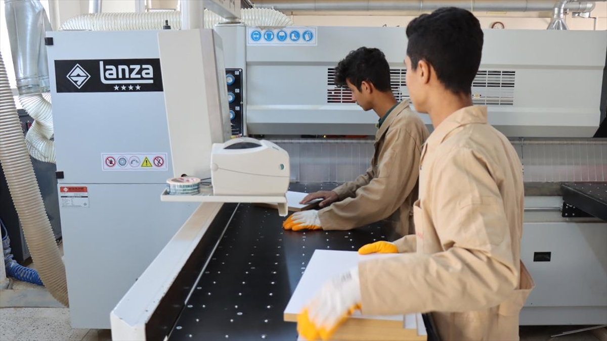 Kilis'te Mobilya Üreten Öğrenciler 10 Ayda 2 Milyon Liranın Üzerinde Ciro Yaptı