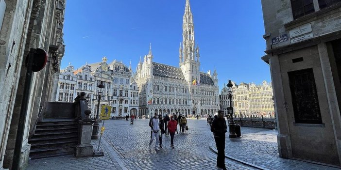 Belçika'da Kovid-19 Vakaları 15 Ay Sonra 1000'in Altına İndi
