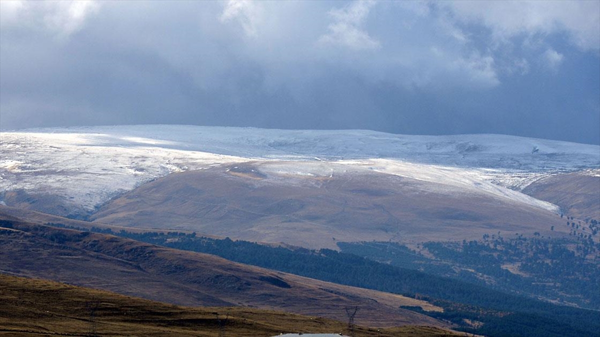 Ardahan'ın Yüksek Kesimleri Yeniden Karla Kaplandı