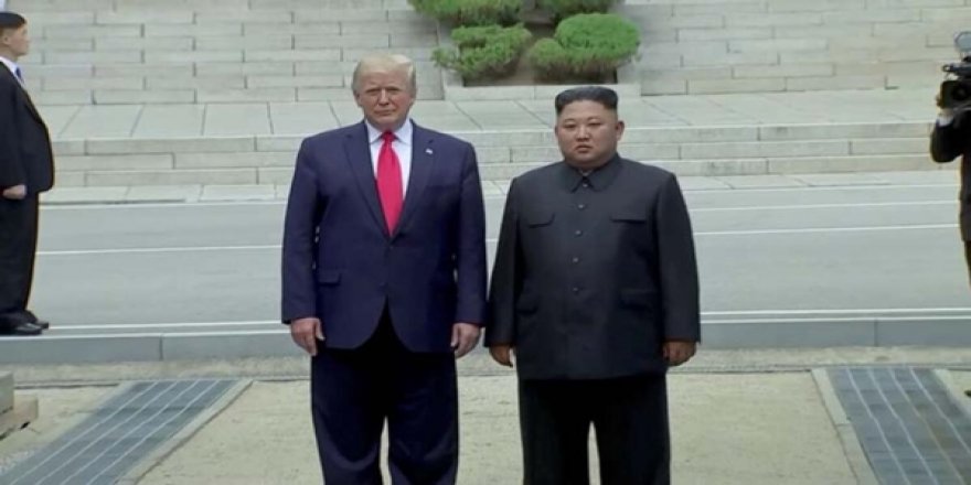 Trump ve Kim Silahsızlandırılmış Bölgede Bir Arada