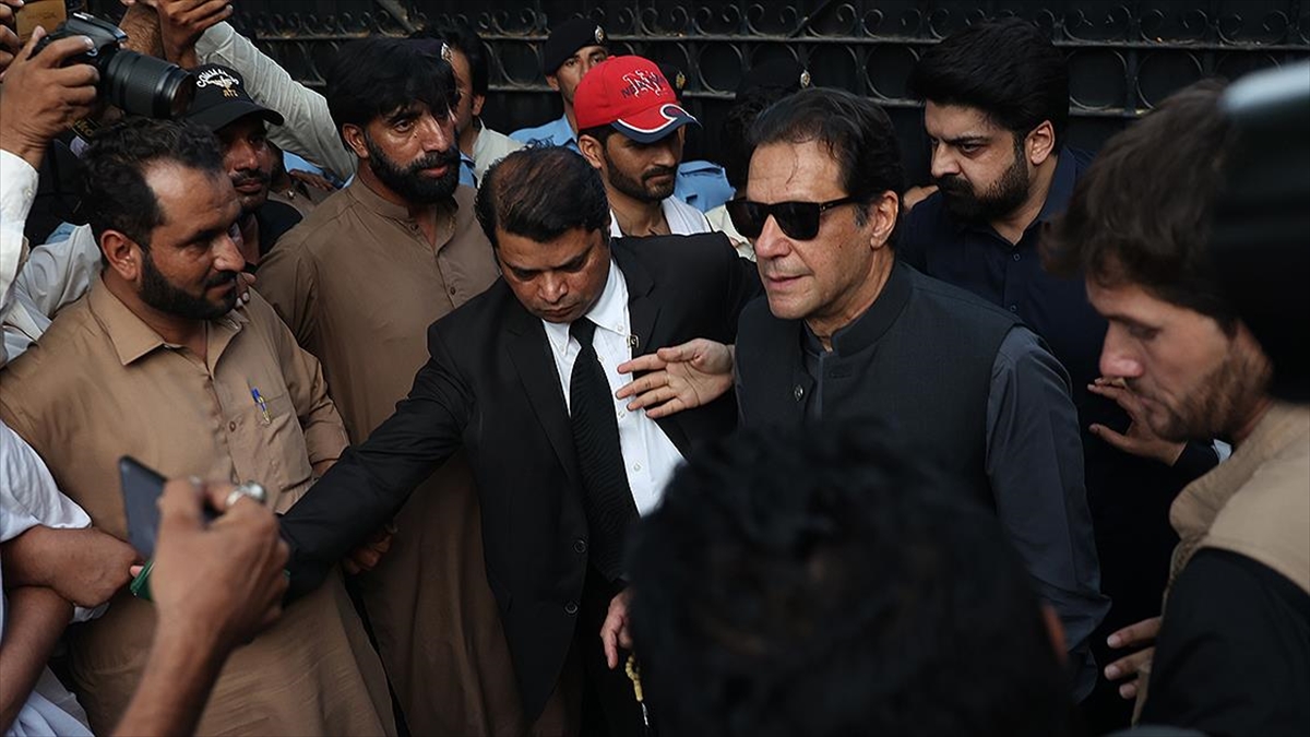 Pakistan'da Hükümet, İmran Han'ın Konuşmalarına Yayın Yasağı Kararını Kaldırdı