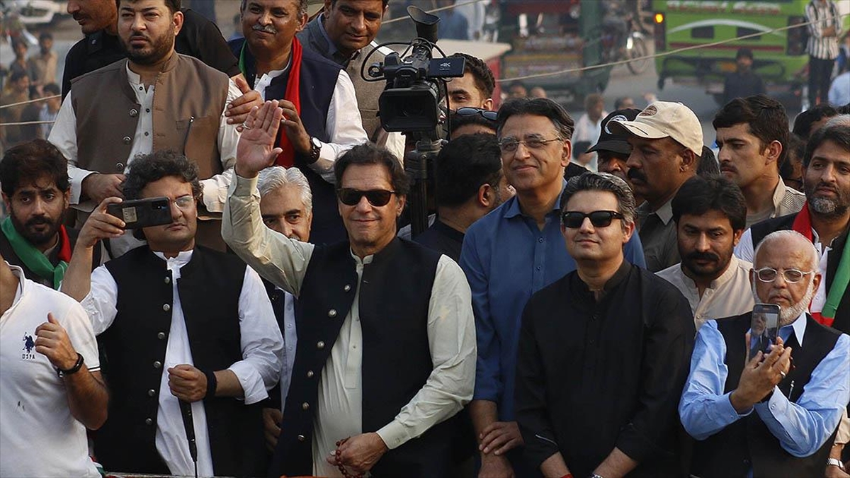Pakistan’da İmran Han, Saldırıya Uğradığı Yerden Başkente Yeniden Yürüyüş Başlatılacağını Duyurdu