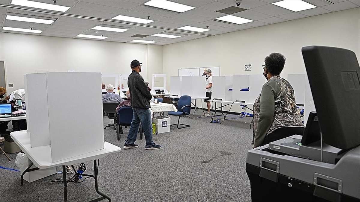 Abd'de Yarınki Ara Seçimlerde Yarışacak Kongre Adaylarının Yüzde 20'si Asker Kökenli