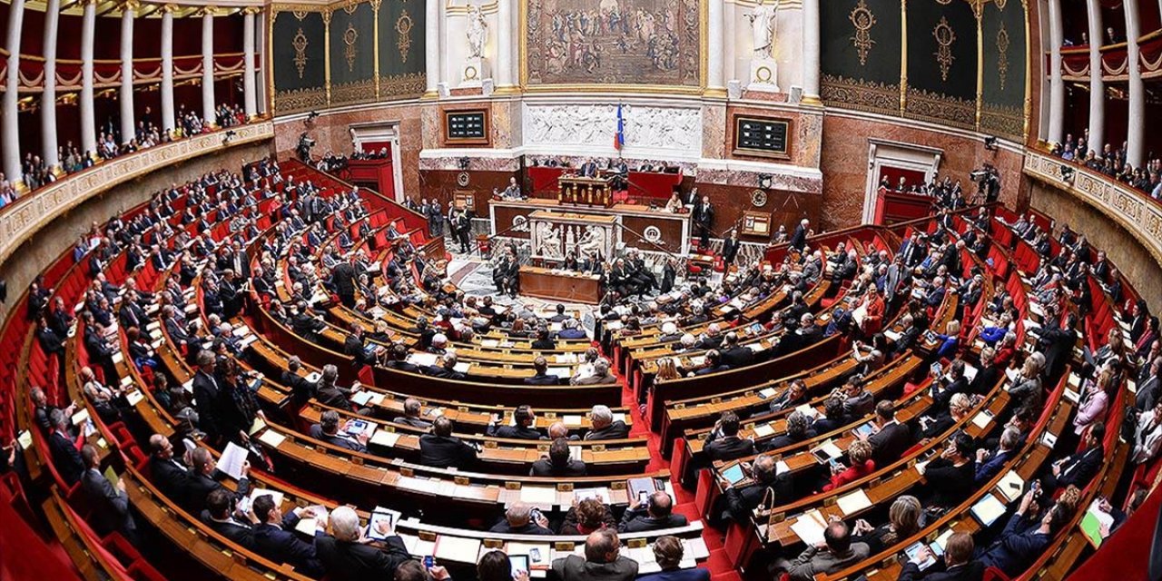 Fransa'da Meclisin Feshedilme İhtimali Tartışılıyor