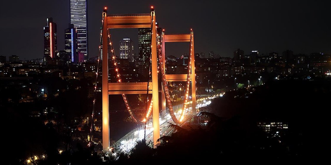 Fsm Köprüsü Lösemiye Dikkati Çekmek İçin Turuncu İle Işıklandırıldı