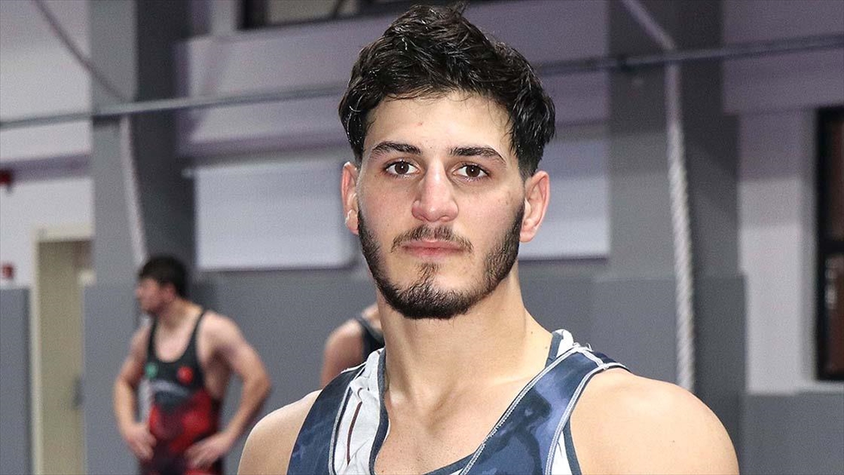 Ailesinden Habersiz Başladığı Güreşte Balkan Ve Türkiye Şampiyonu Oldu