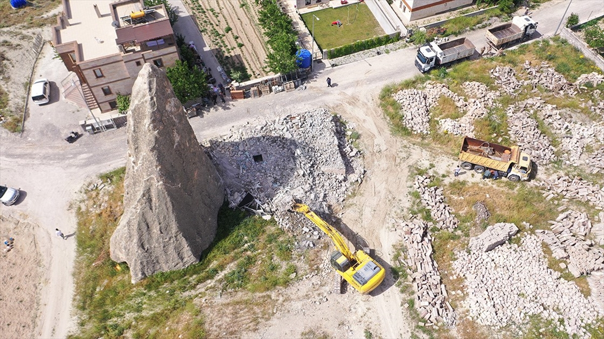Kapadokya'da Peribacalarına Zarar Veren 400'den Fazla Yapı Kaldırıldı