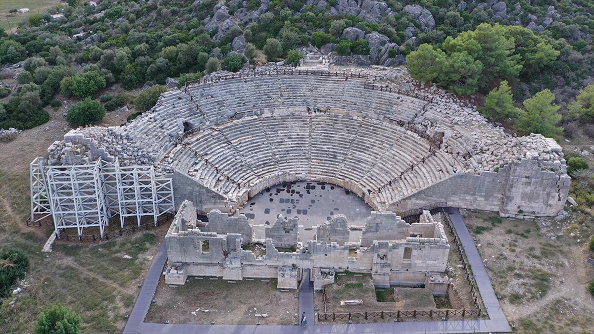 Patara Antik Kenti'nin Ziyaretçi Sayısı Artıyor